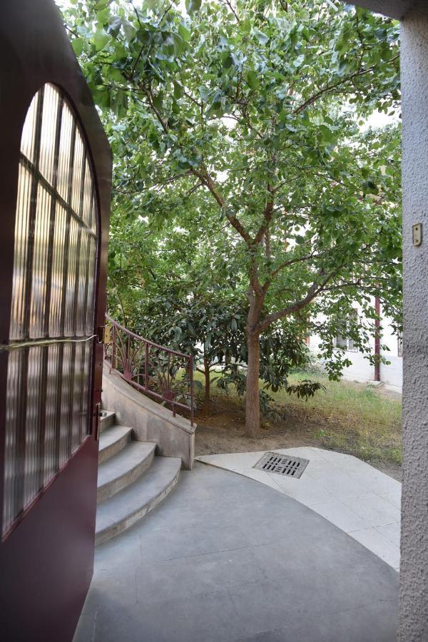 Hotel Vake Palace Tbilisi Exterior photo